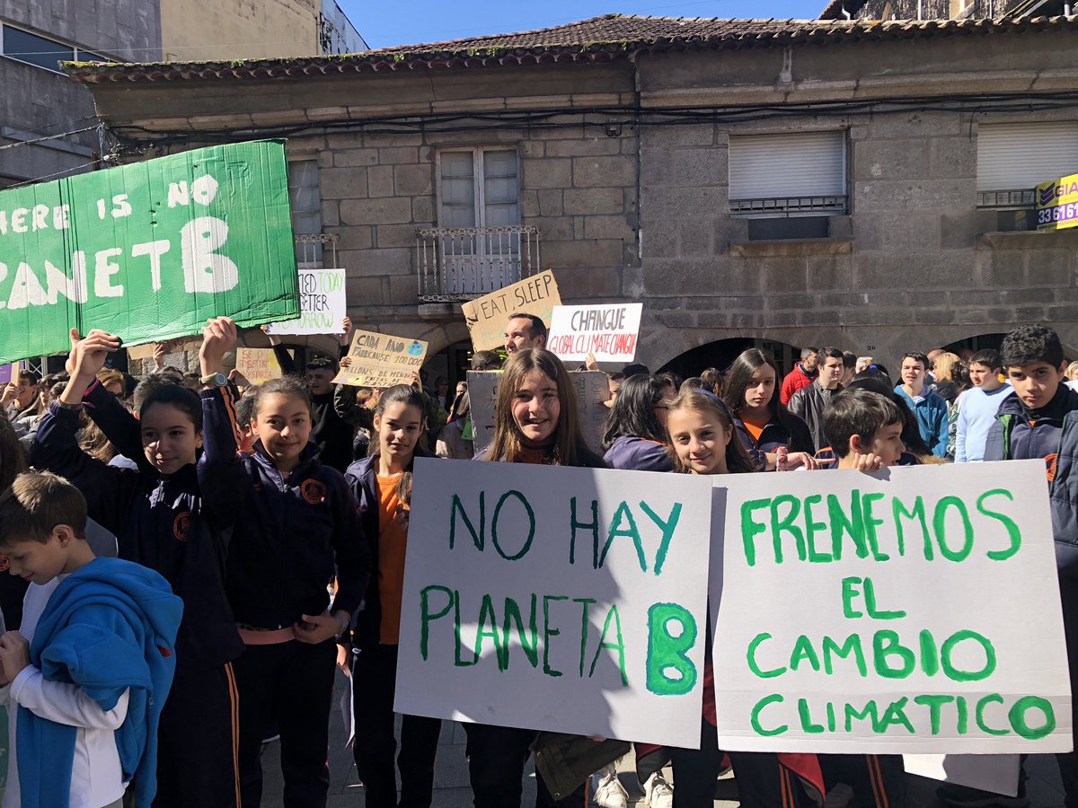O alumnado dos centros de ensino do Porriño participou activamente na protesta contra o cambio climático 