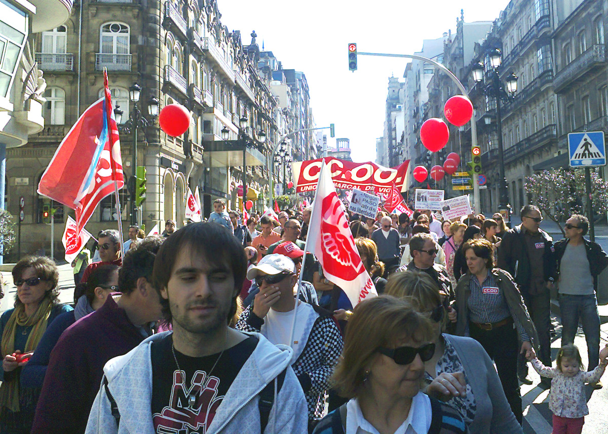 A manifestación de CC.OO. e UGT en Vigo