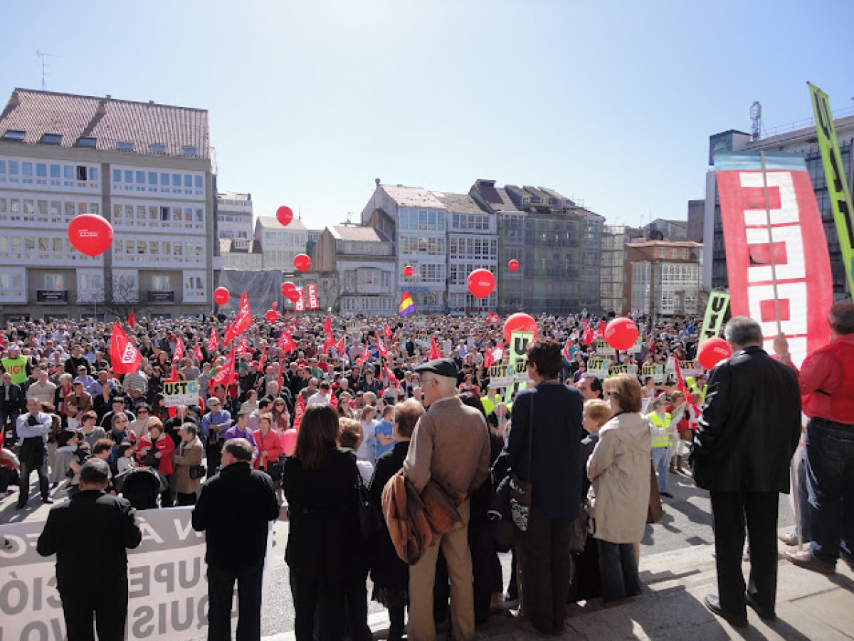 A manifestación de CC.OO. e UGT en Ferrol