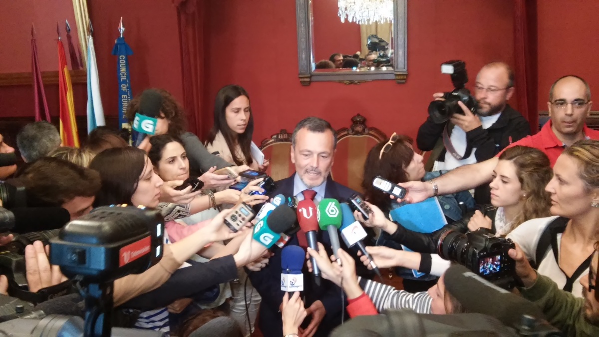 Hernández atende á prensa tras tomar posesión