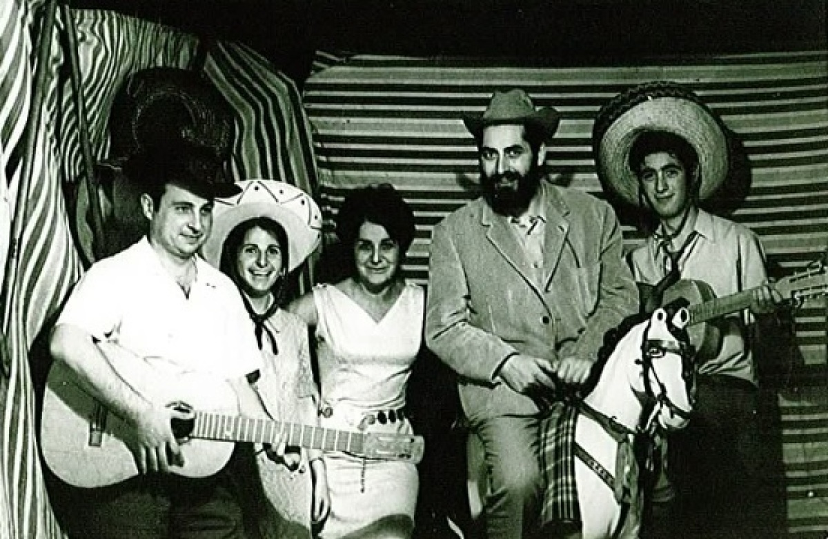Alfonso Rodríguez, Lutgarda González, Saleta Goy, Manuel María e Darío Xohán Cabana en 1969