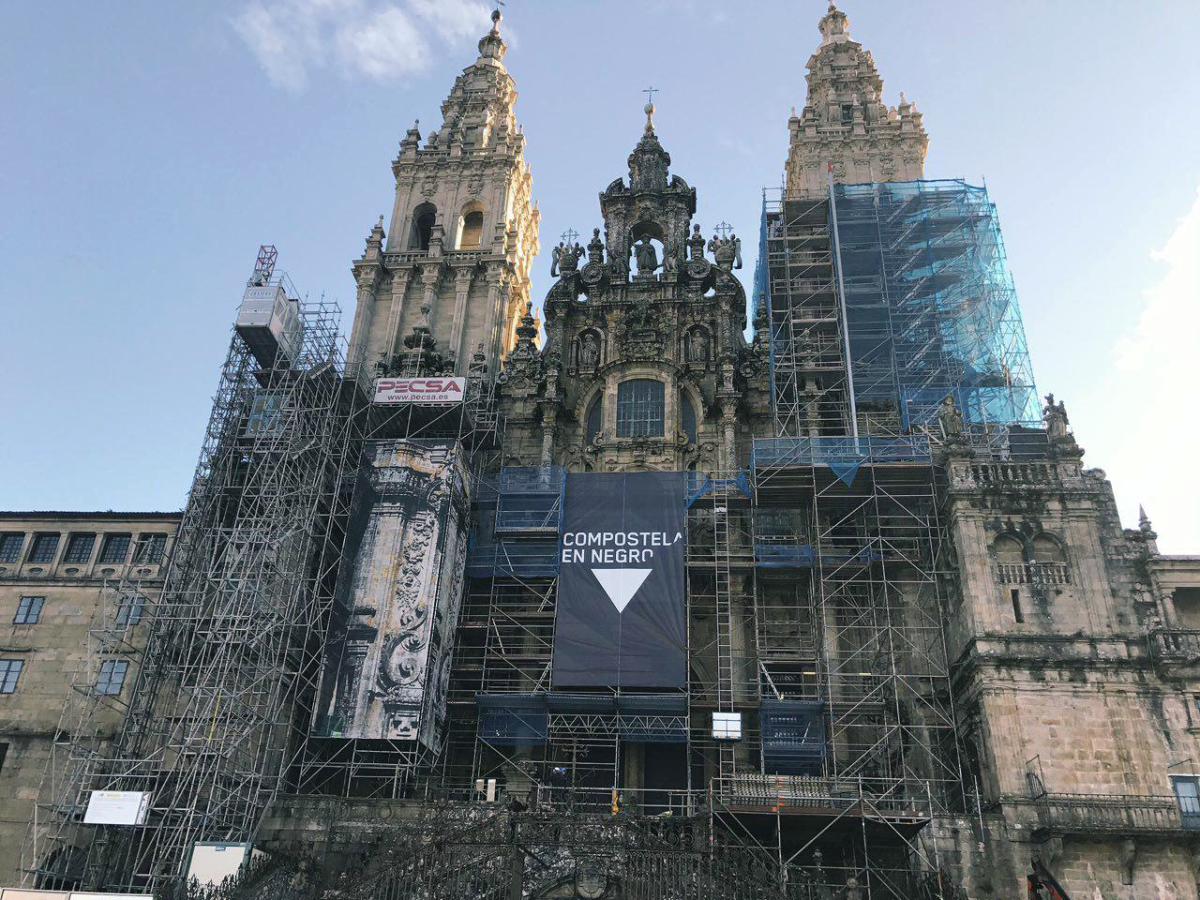 A Catedral tamén loce o lema da campaña